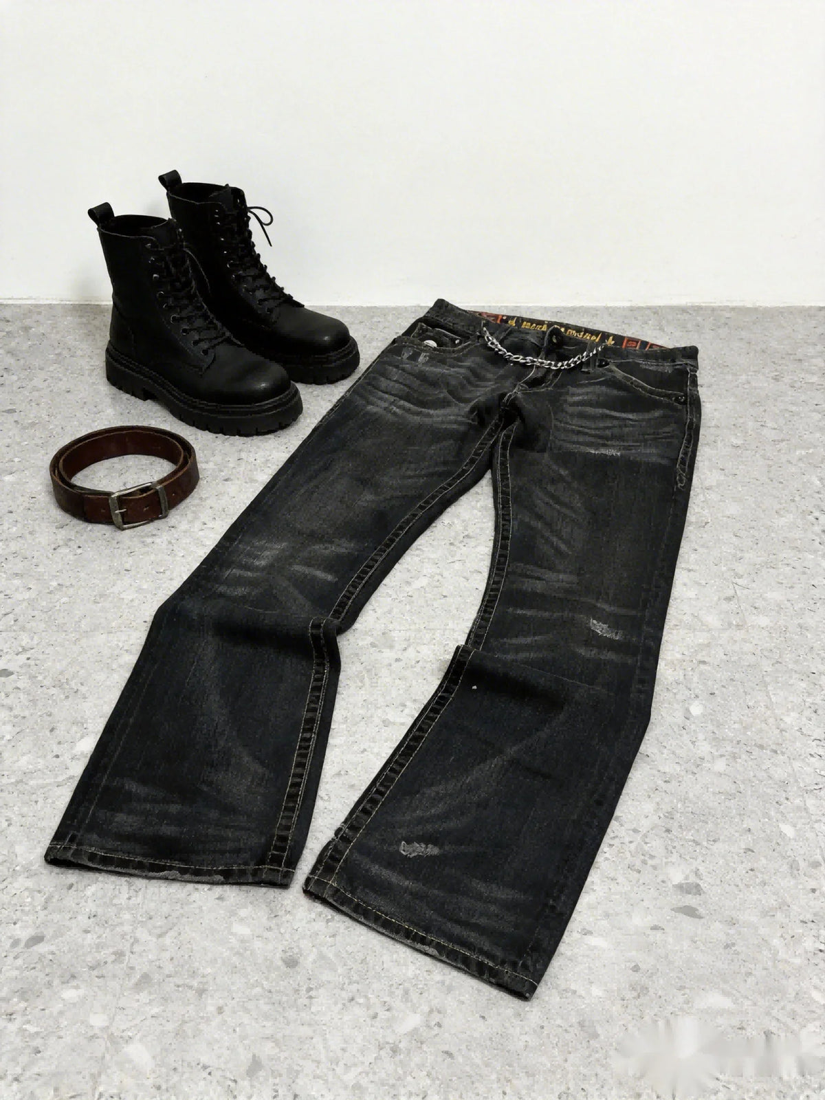 Damen Jeans Schwarz Bootcut Used-Look mit Ketten-Detail