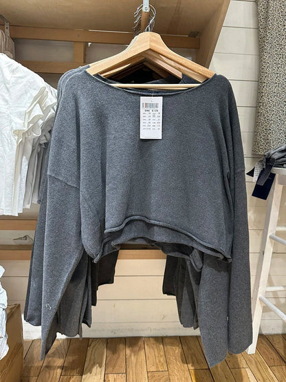 Damen Langarm Oberteil, Crop Top mit weitem Ausschnitt und asymmetrischem Saum