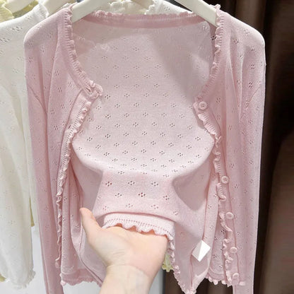 Leichter Damen Cardigan mit Lochmuster und Rüschen