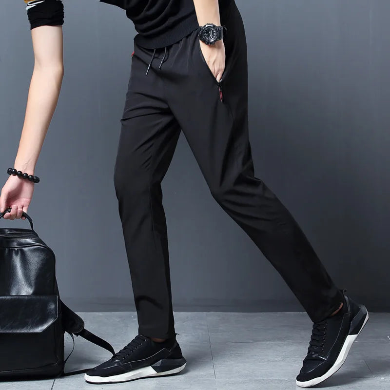 Herren Freizeithose Schwarz mit Kordelzug und Reißverschlusstaschen
