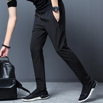 Herren Freizeithose Schwarz mit Kordelzug und Reißverschlusstaschen