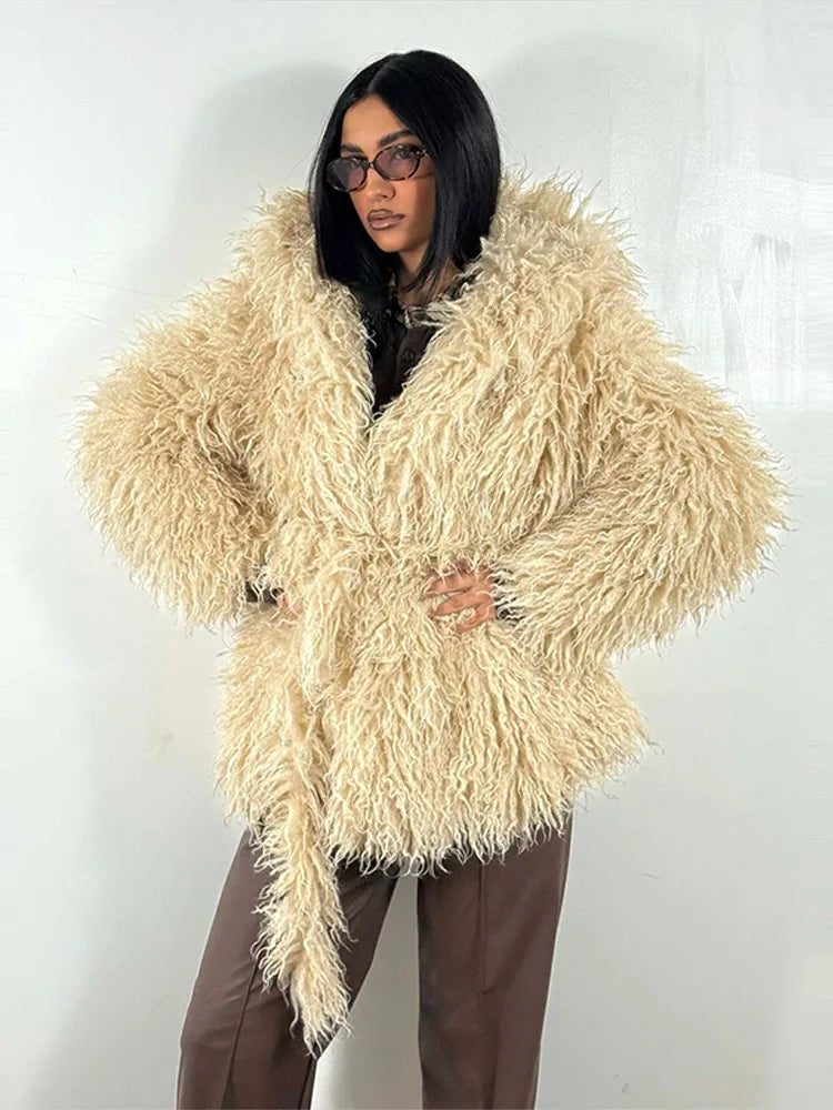 Damen Shaggy Kunstfell Jacke mit Kapuze und Bindegürtel, Langärmelig, Kurz geschnitten