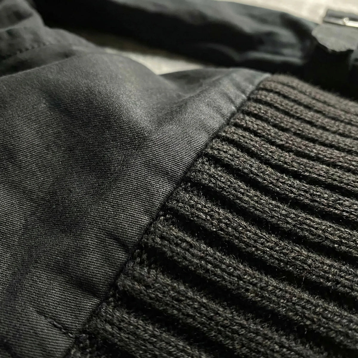 Damen Jacke Schwarz mit Stehkragen und Details