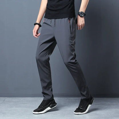 Herren Freizeithose Schwarz mit Kordelzug und Reißverschlusstaschen