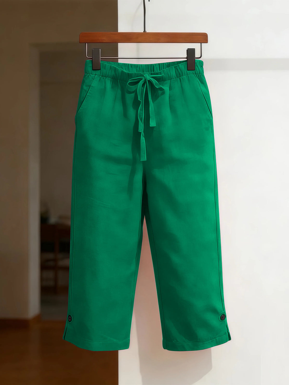 Damen Capri Hose mit Kordelzug und Seitenknöpfen, Weitem Bein