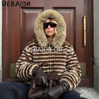 Gestreifte Teddy-Jacke mit Kapuze und Kunstfellbesatz