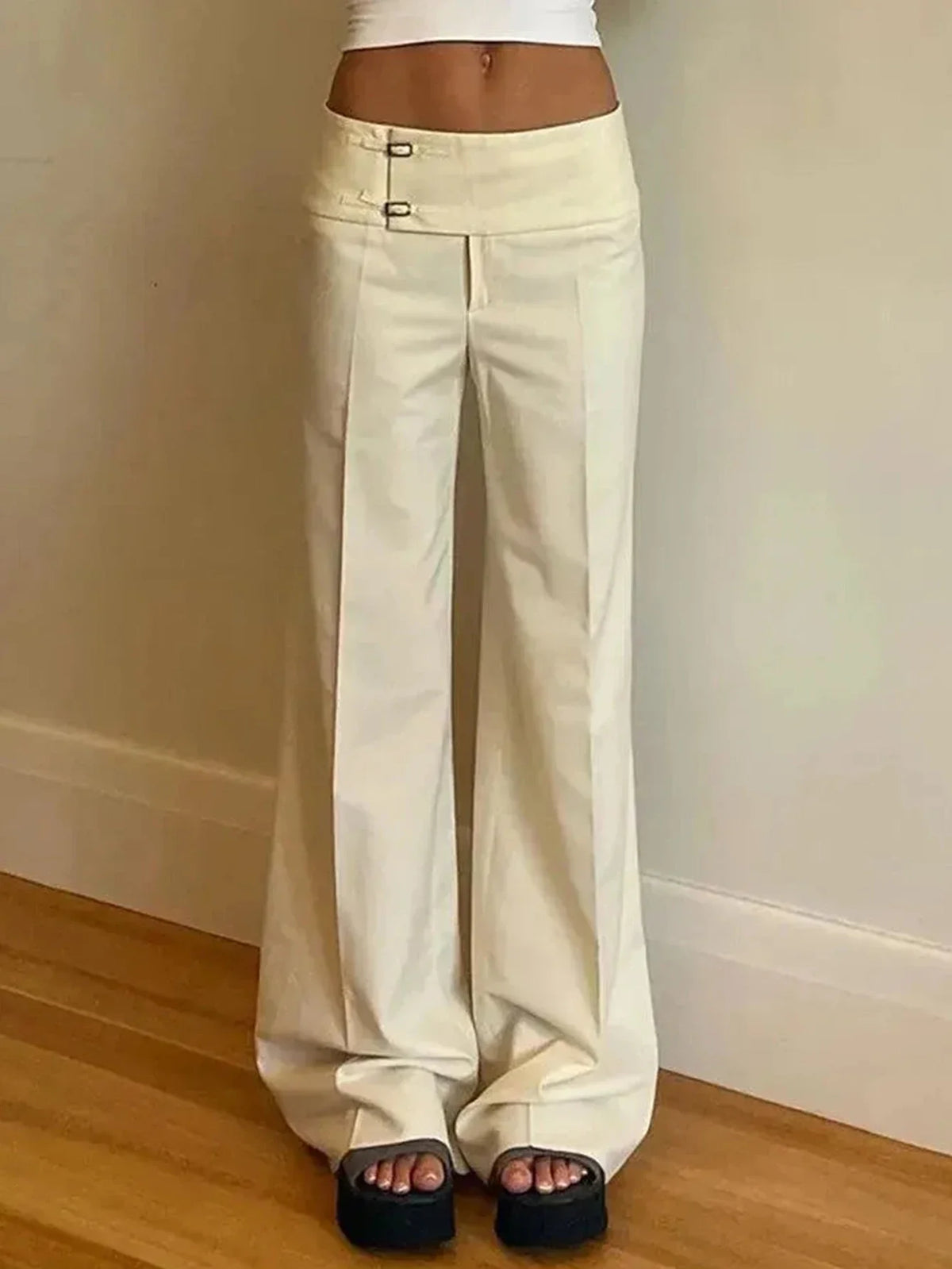 Damen Hose Hellbeige mit weitem Bein und Hakenverschluss