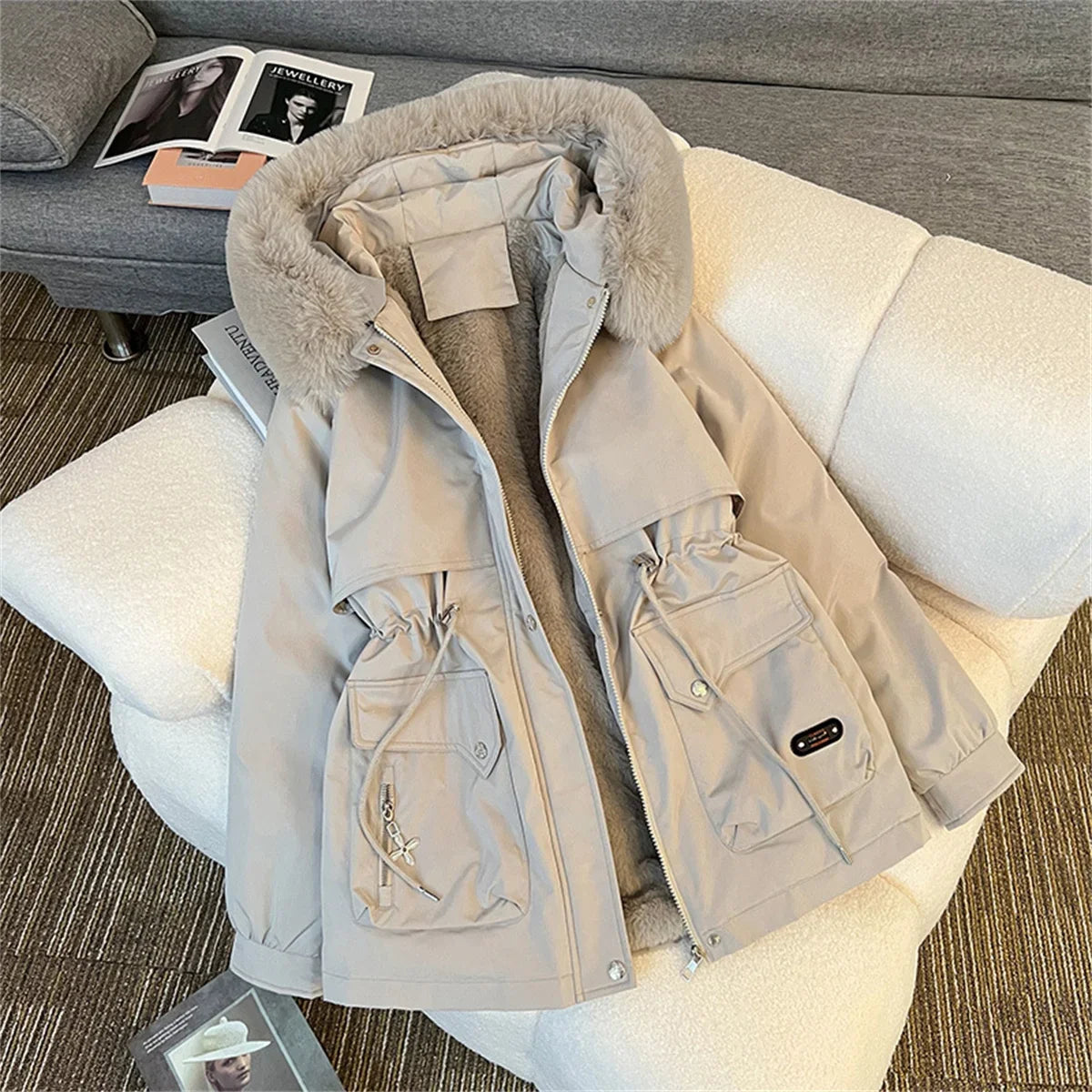 Winterparka Damen mit Kunstfellkapuze und Kordelzug in der Taille