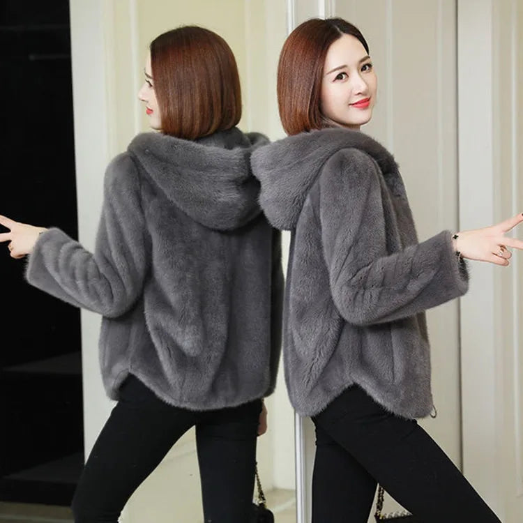Damen Kurzjacke mit Kapuze aus weichem Material - verschiedene Farben