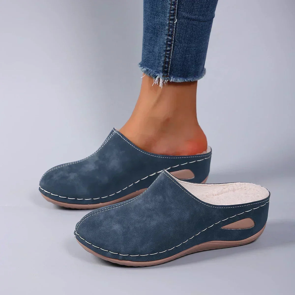 Unisex Hausschuhe Slipper mit warmem Futter, gestepptem Rand und Seitenöffnung