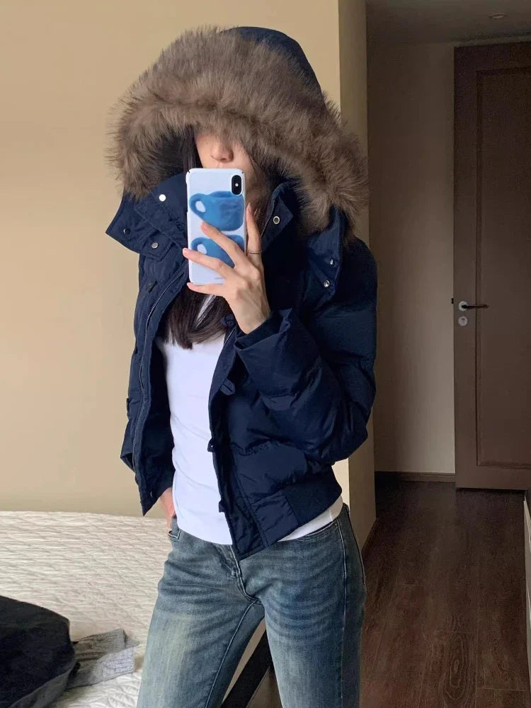 Kurze Steppjacke mit Kapuze und Fellimitat-Besatz für Damen