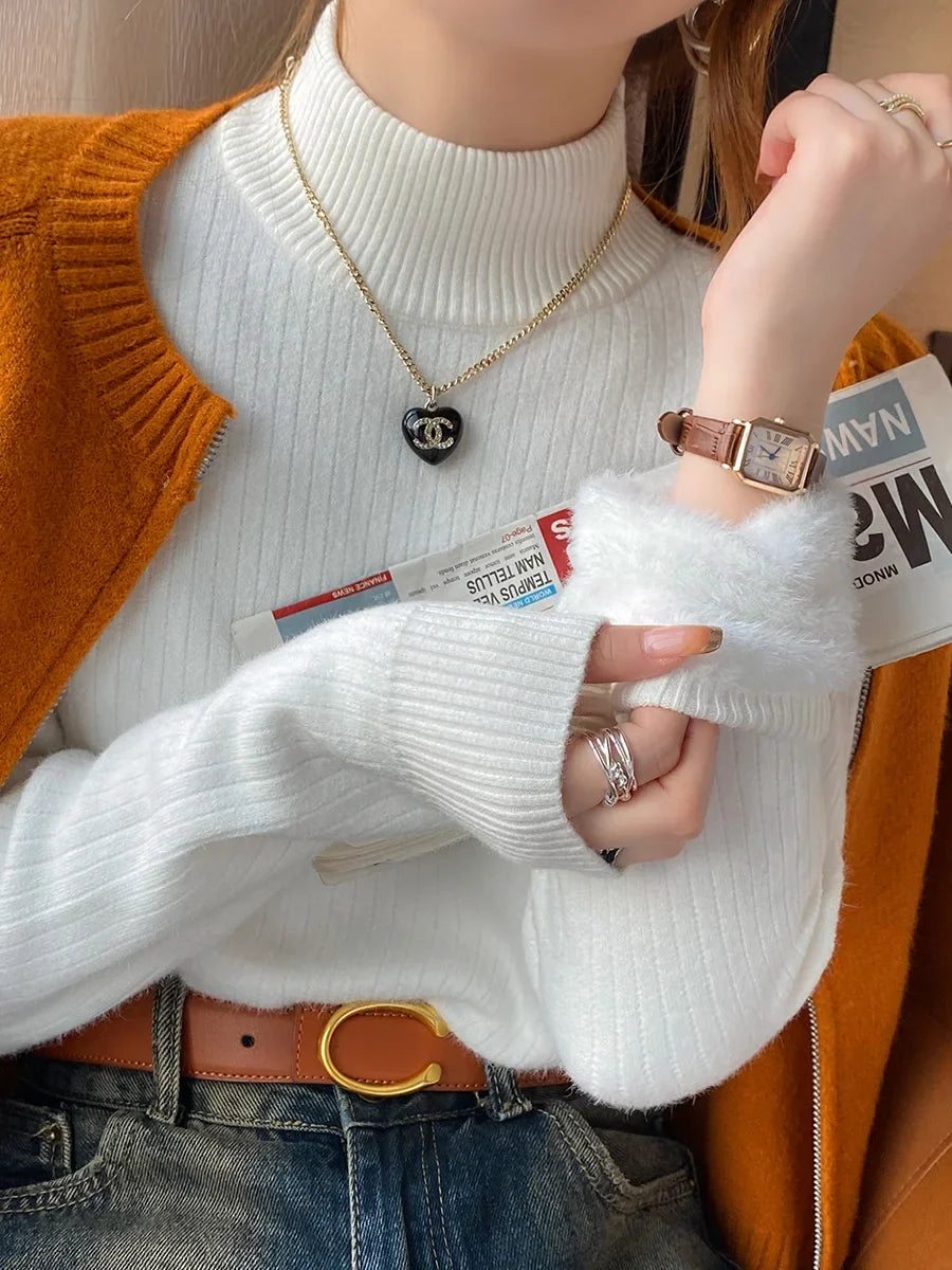 Gerippter Damen Rollkragenpullover mit weichem Plüschbesatz - Wärme & Stil