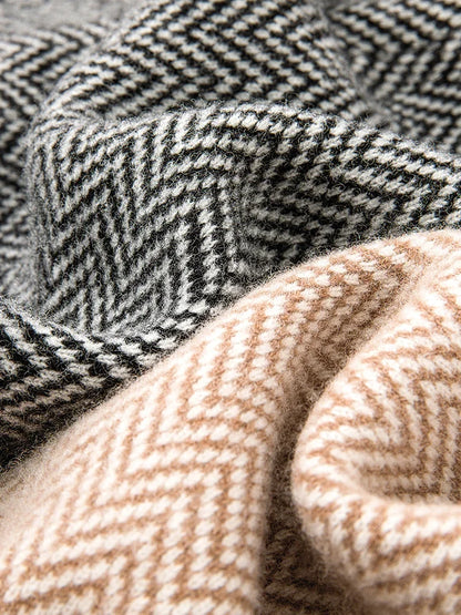 Damen Strickhose weit geschnitten mit Fischgrätmuster und seitlichen Taschen