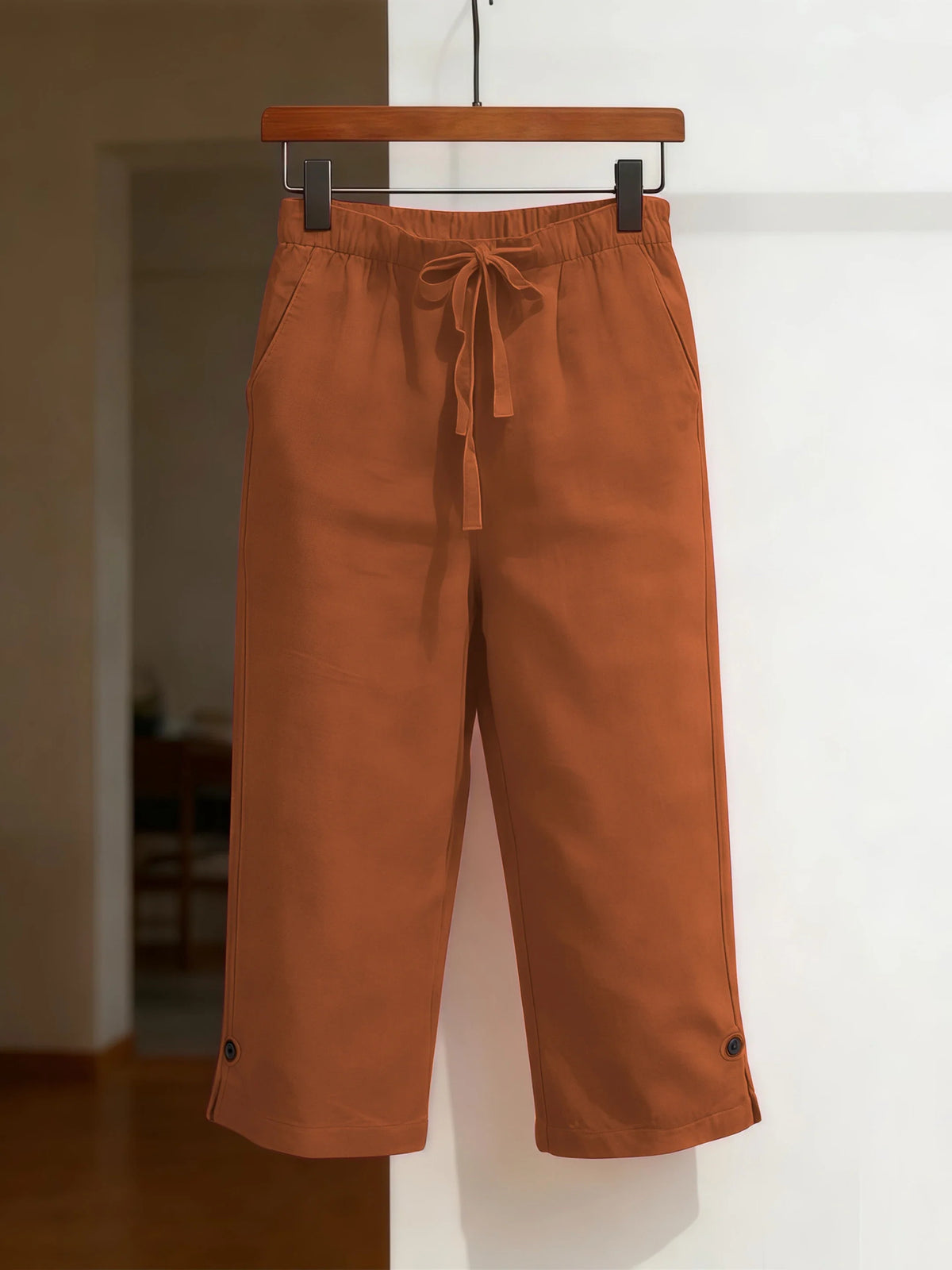 Damen Capri Hose mit Kordelzug und Seitenknöpfen, Weitem Bein