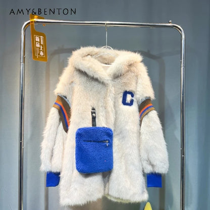 Pelzimitat Jacke mit Kapuze und Patches Beige