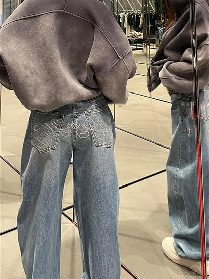 Damen Jeans Weites Bein Hellblau mit Strass Schriftzug auf Gesäßtaschen