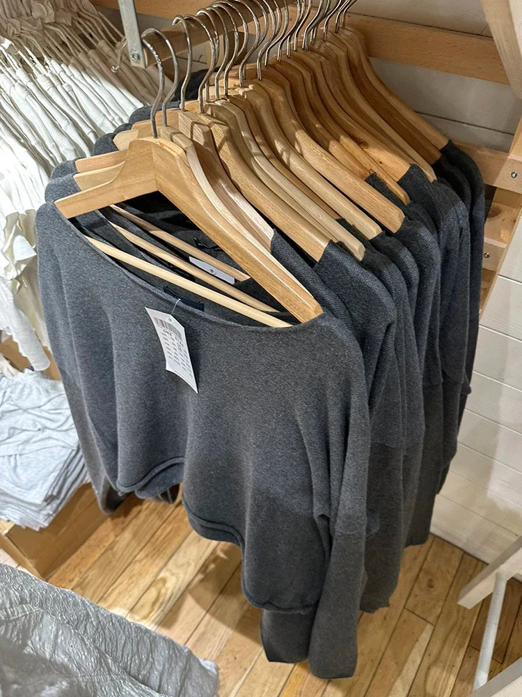 Damen Langarm Oberteil, Crop Top mit weitem Ausschnitt und asymmetrischem Saum