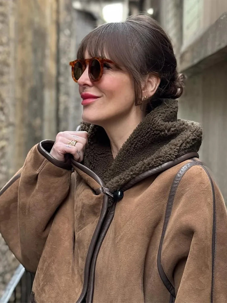 Kurze Damen Pilotenjacke mit Kapuze und Toggle-Verschluss