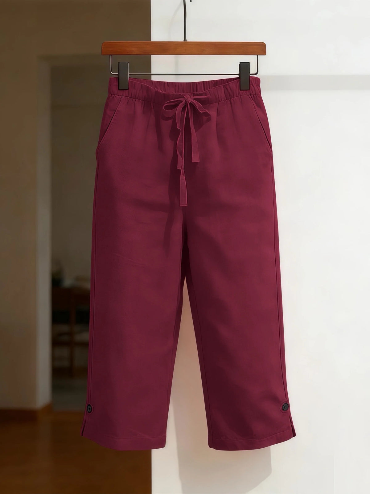 Damen Capri Hose mit Kordelzug und Seitenknöpfen, Weitem Bein