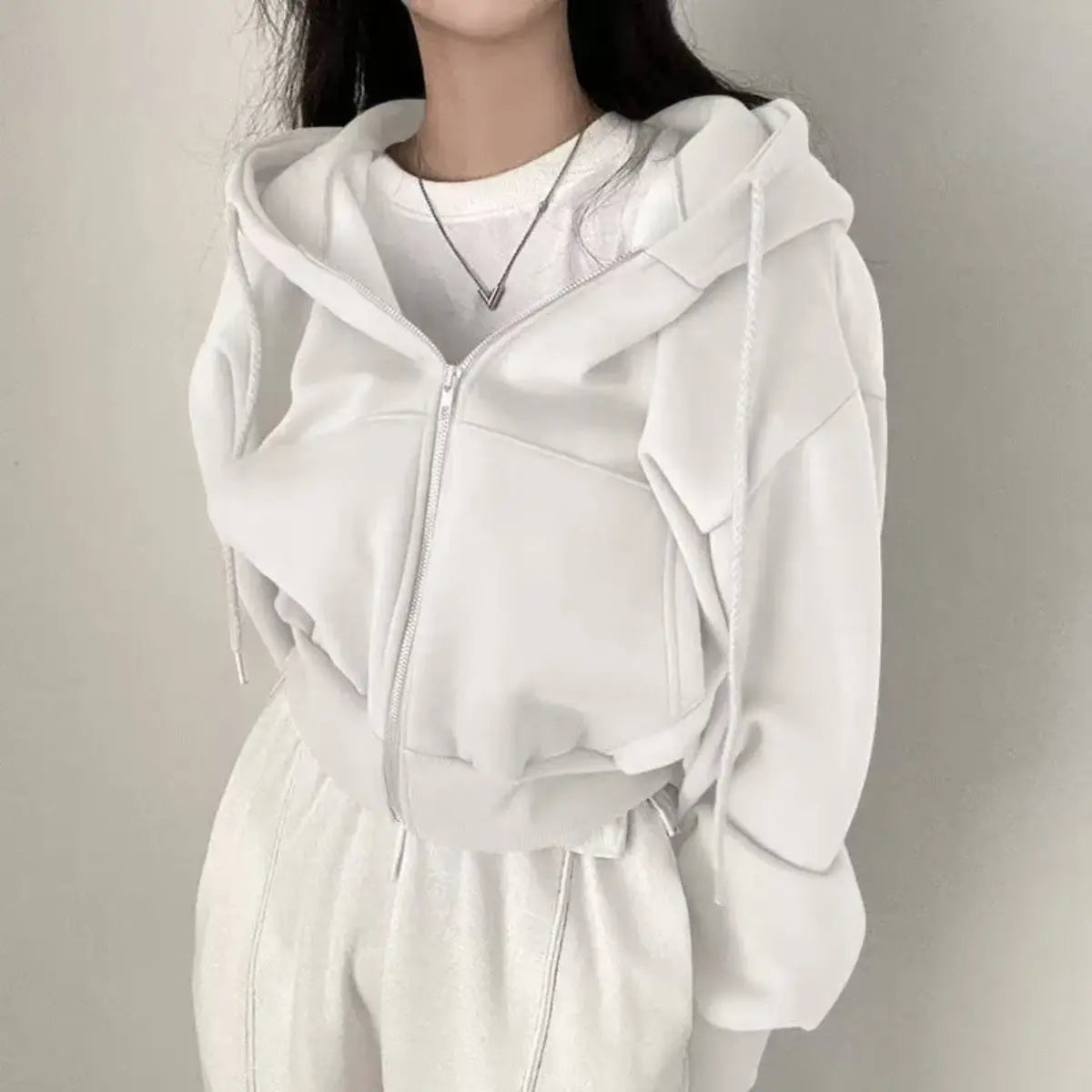 Kurzer Damen Kapuzenpullover mit Reißverschluss und Bauchtaschen