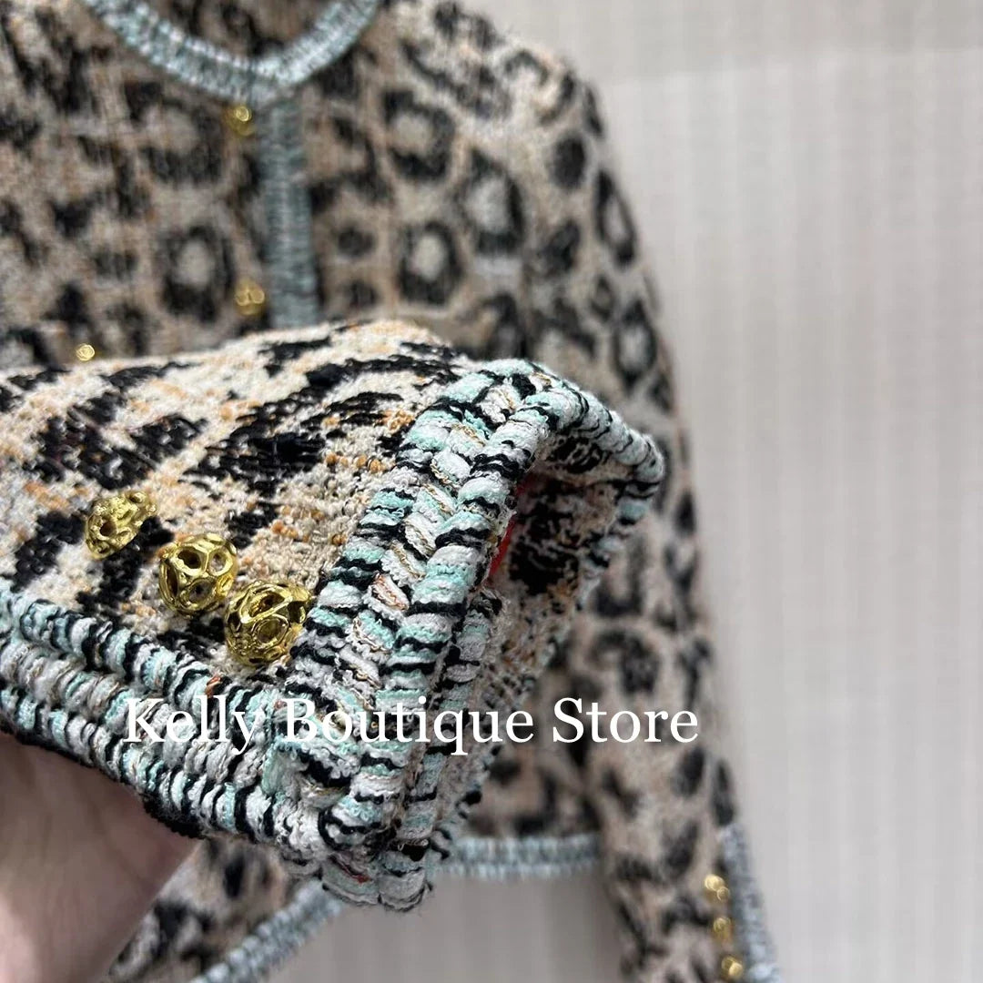 Damen Jacke Leopard-Print Bouclé Kurz geschnitten Goldknöpfe Langarm