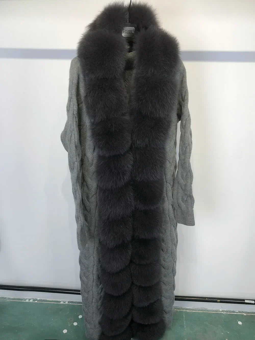 Damen Strickmantel Lang mit Kunstfellbesatz Zopfmuster Kapuze Winter