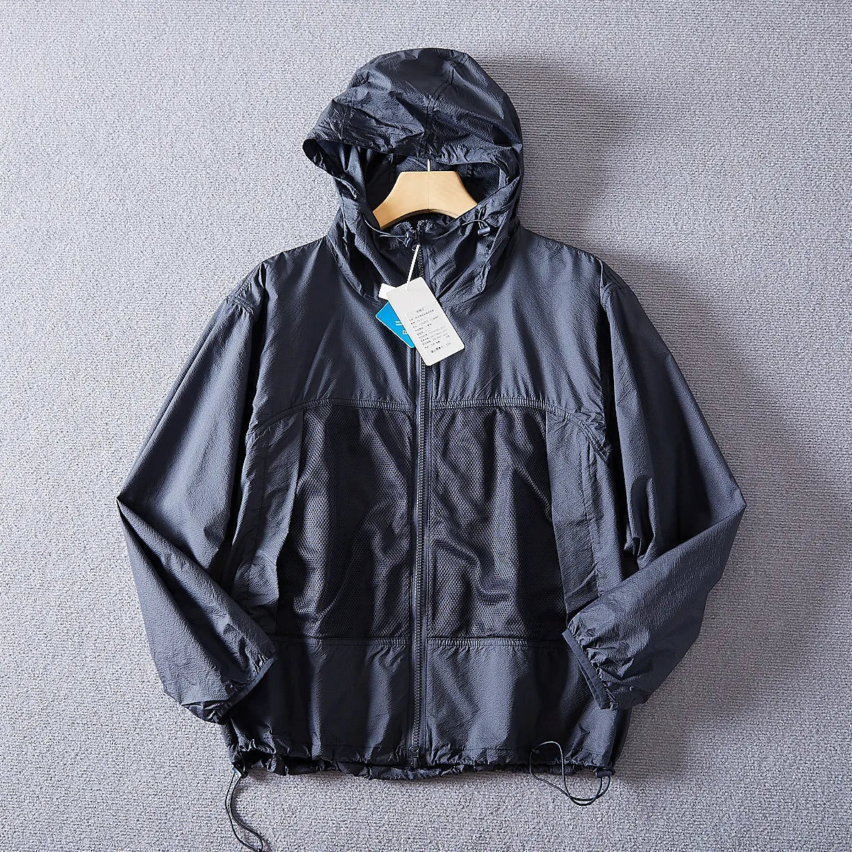 Leichte Kapuzenjacke Unisex mit Reißverschluss und Netzeinsätzen, Windbreaker
