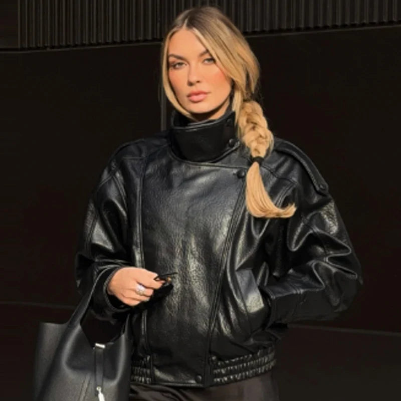 Damen Jacke im Leder-Look mit Stehkragen und asymmetrischem Verschluss