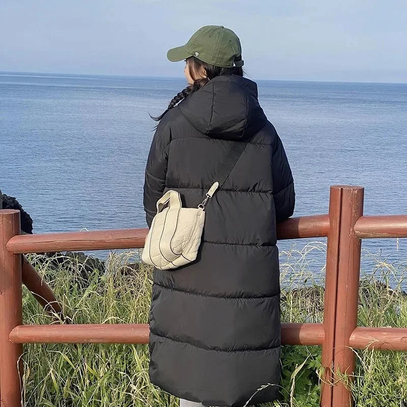 Damen Langer Winter Steppmantel mit Kapuze – Warm gefütterte Winterjacke