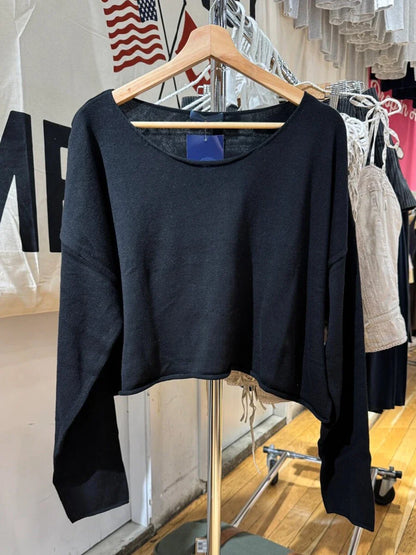 Damen Langarm Oberteil, Crop Top mit weitem Ausschnitt und asymmetrischem Saum