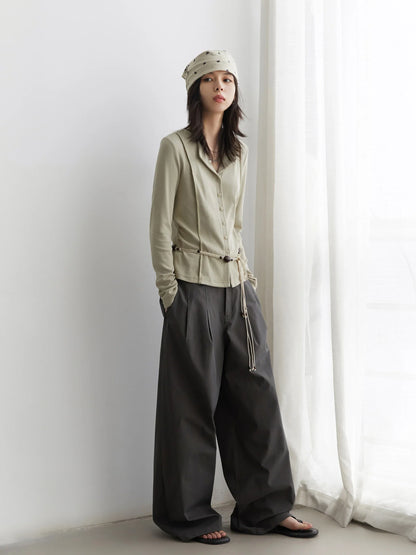 Damen Langarmshirt mit V-Ausschnitt und Knopfleiste, figurbetonter Schnitt