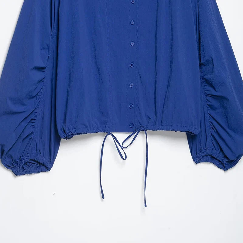 Blaue Damen Bluse mit Stehkragen & Kordelzug am Saum