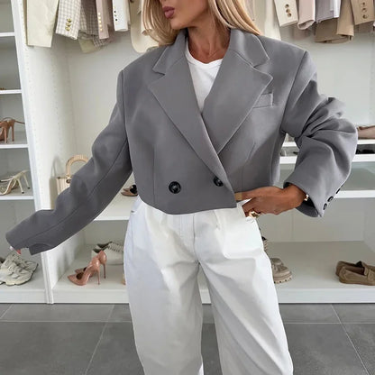 Kurzer Damen Blazer Grau mit Knöpfen und Reverskragen