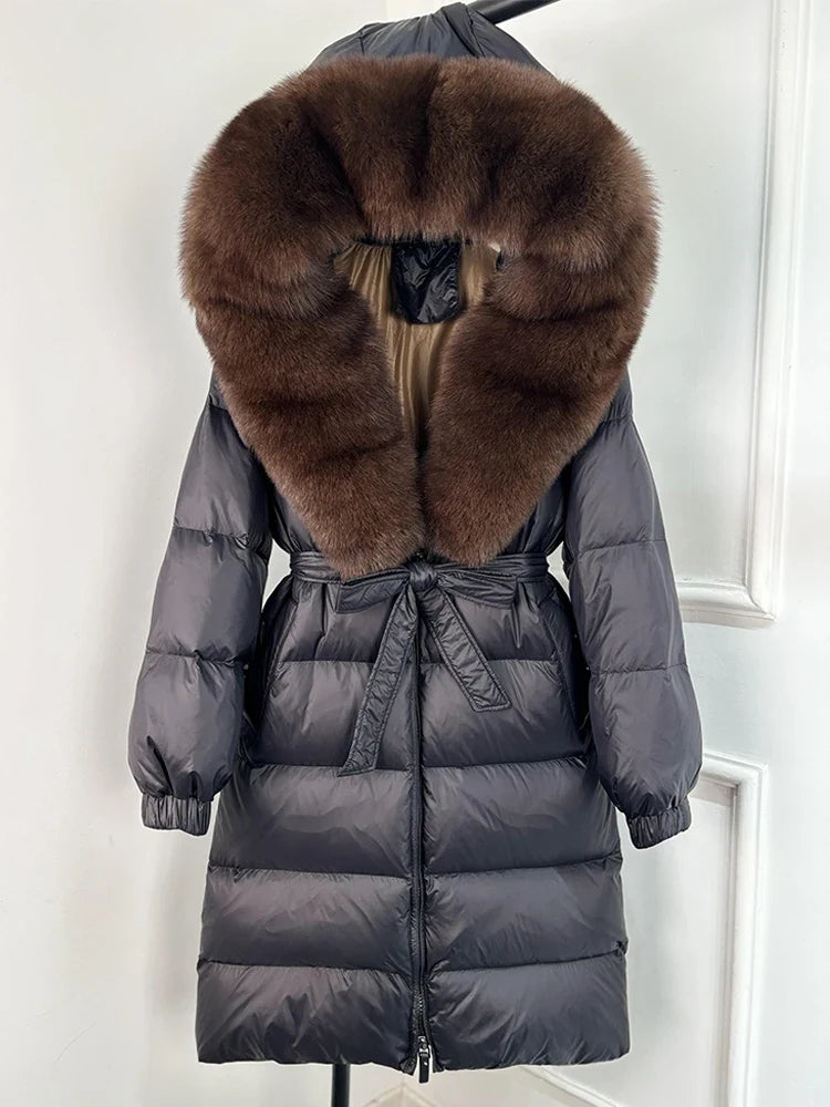 Damen Daunenmantel Schwarz mit Echtfellkragen und Bindegürtel Langer Winterparka