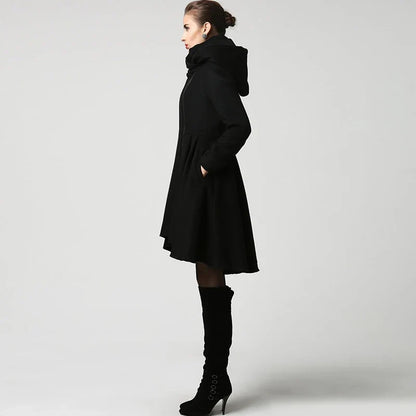 Damen Wintermantel Schwarz mit Stehkragen Asymmetrischem Saum & Reißverschluss