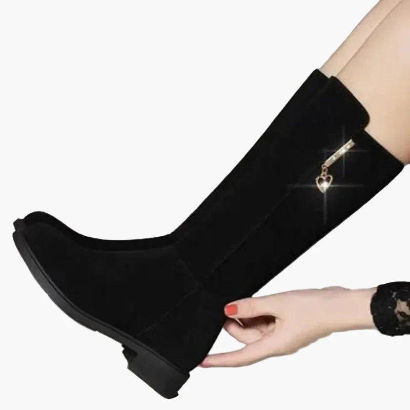 Damen Stiefel mit Herzanhänger – Modische kniehohe Boots für Alltag und Freizeit