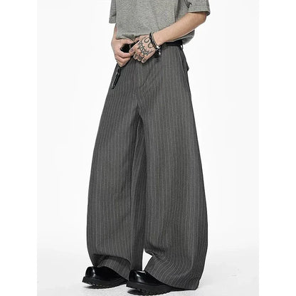 Weite Herren Stoffhose mit Nadelstreifen Grau