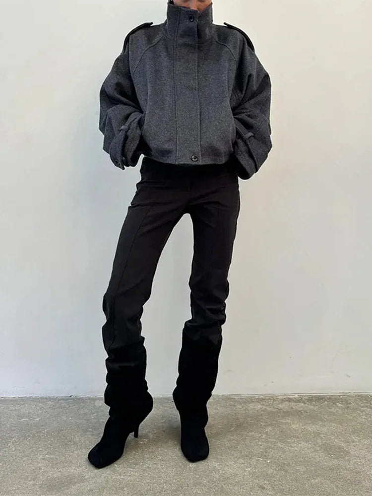 Kurze Oversize-Jacke mit Stehkragen und Schulterriegeln