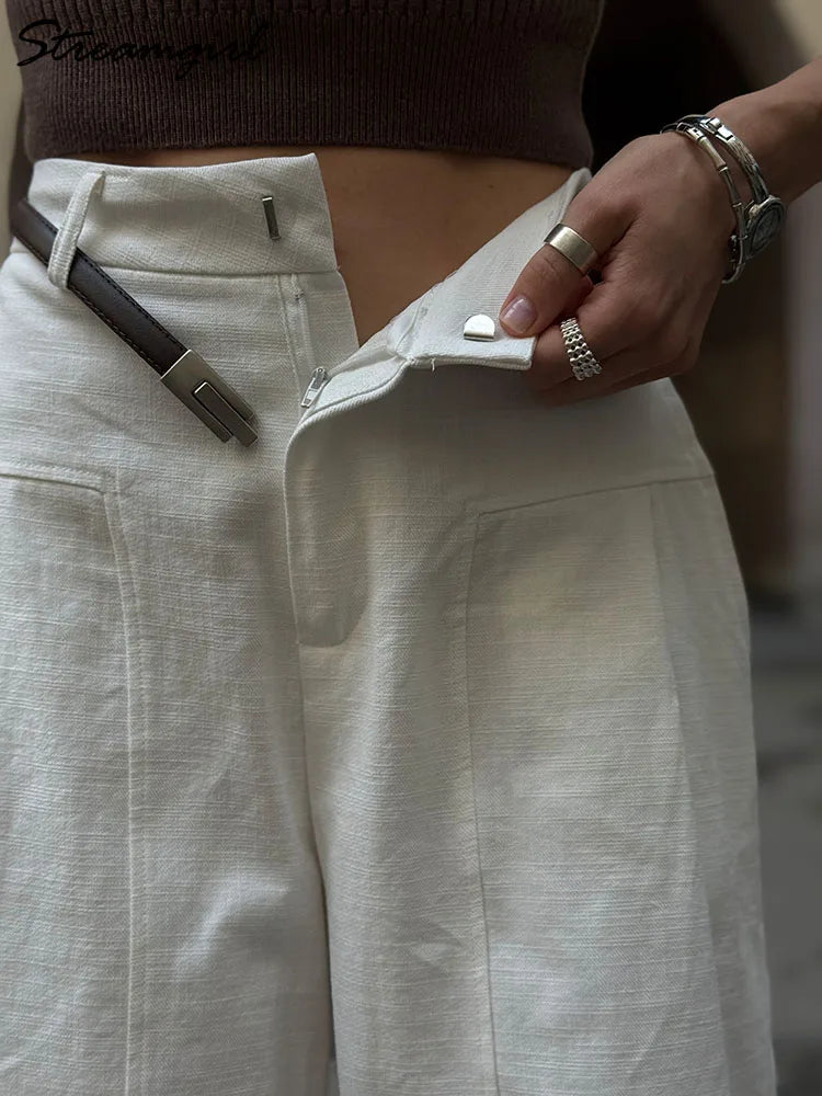 Weite Damenhose mit hohem Bund und weitem Bein