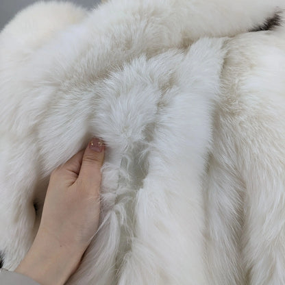 Damen Winterjacke Weiß mit Kapuze und Flecken