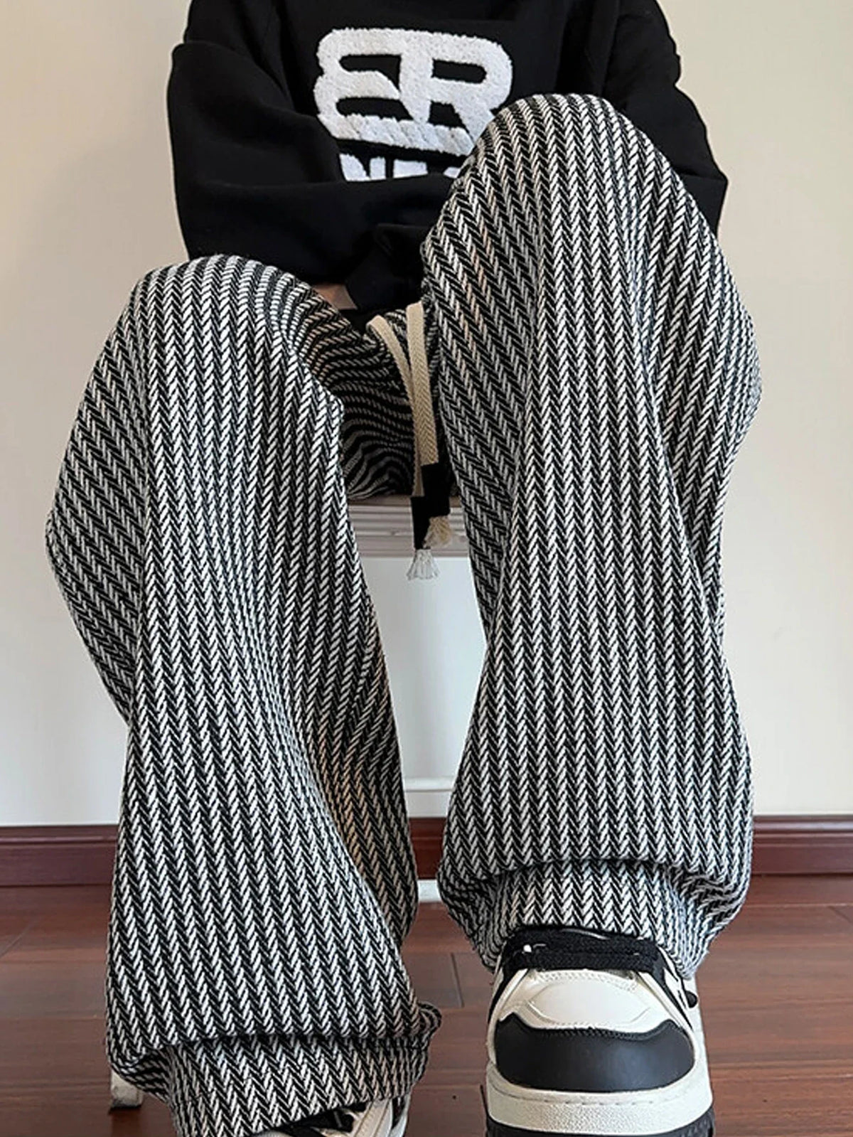 Unisex Freizeithose mit Fischgrätmuster Braun Weiß Kordelzug lockere Passform
