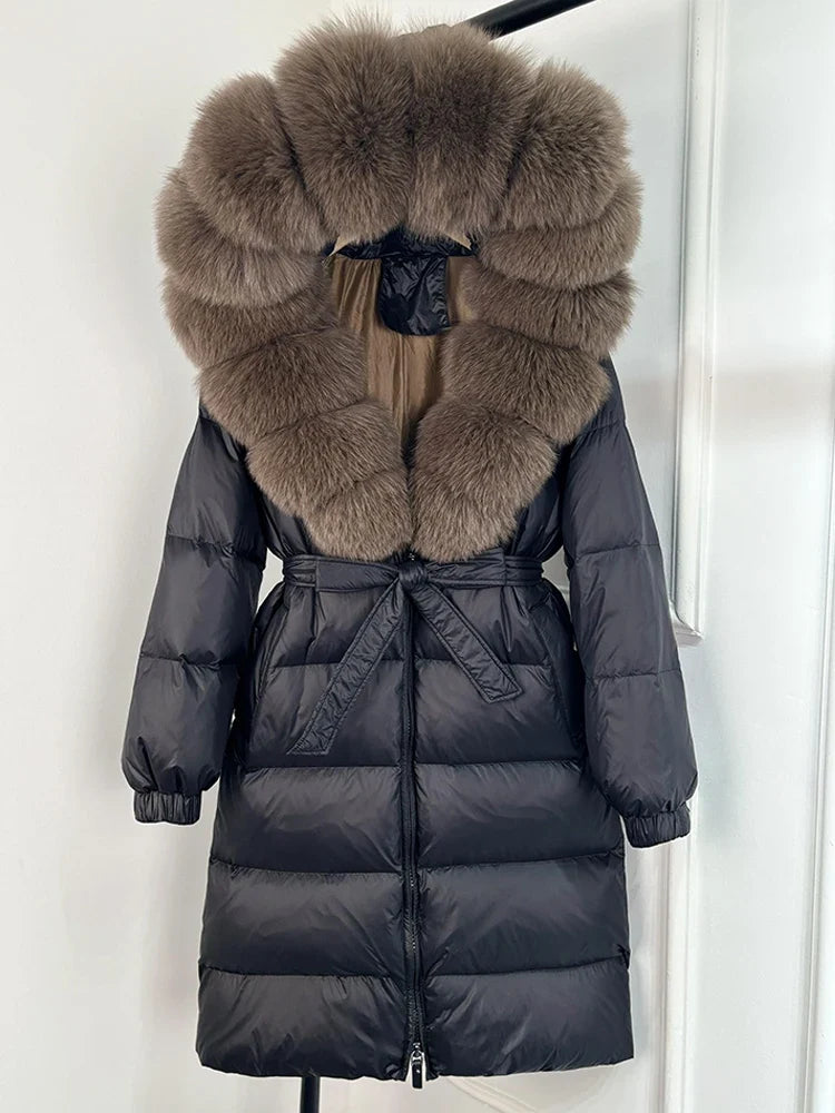 Damen Daunenmantel Schwarz mit Echtfellkragen und Bindegürtel Langer Winterparka