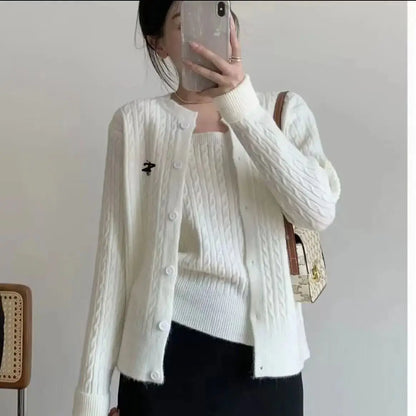 Damen Strick Set Cardigan mit Rundhals und Trägertop Zopfmuster
