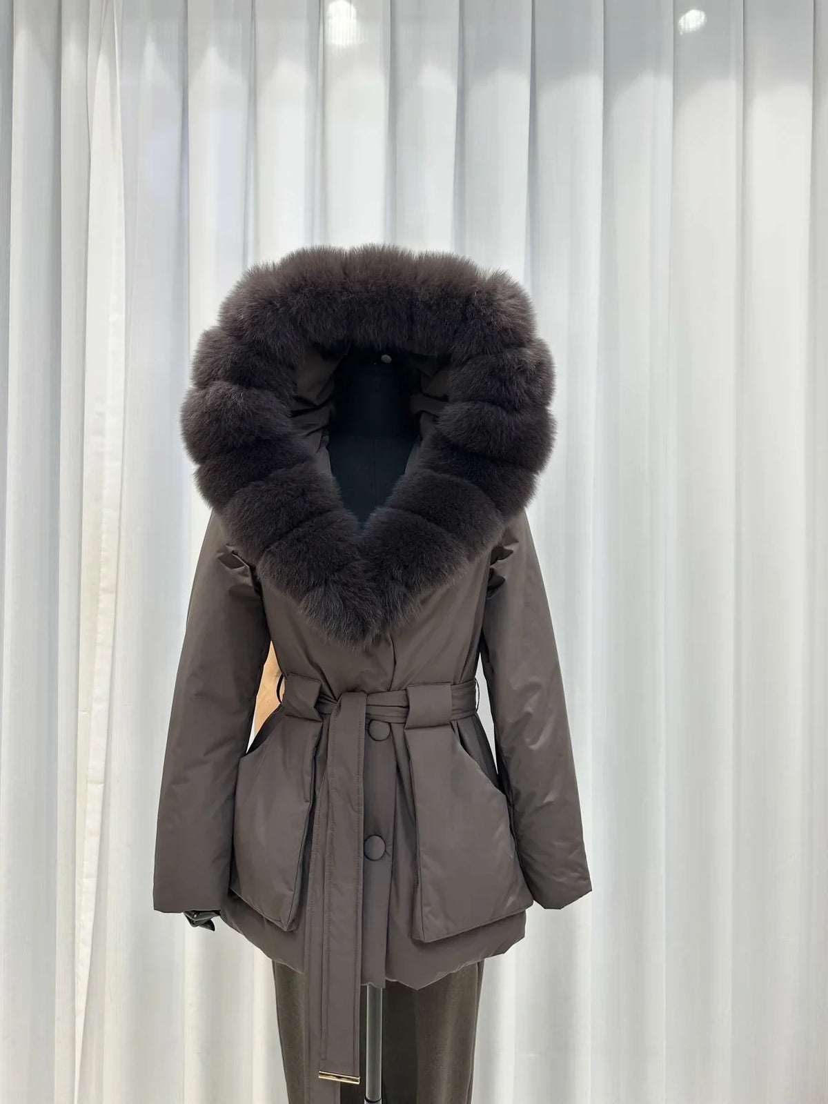 Damen Winterjacke mit Fellkapuze und Bindegürtel, Schwarz