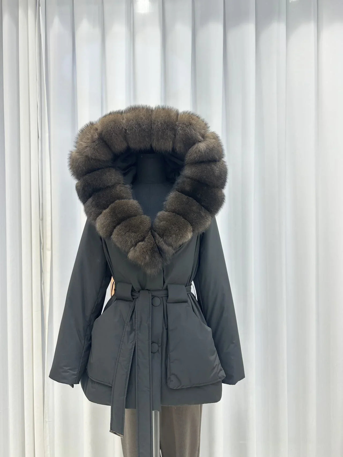 Damen Winterjacke mit Fellkapuze und Bindegürtel, Schwarz