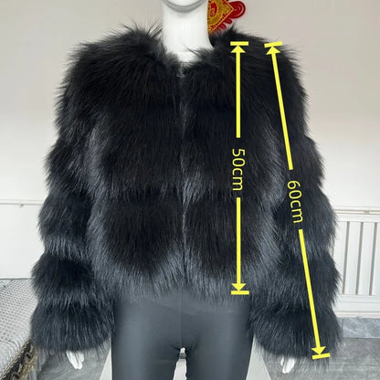 Kurze Damen Pelzjacke mit voluminösem Kragen