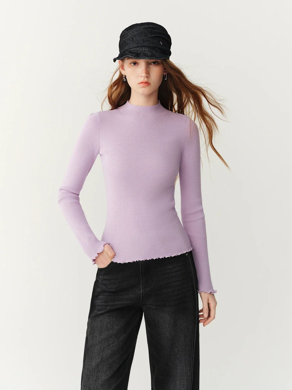Geripptes Langarmshirt mit Stehkragen und Wellensaum Damen