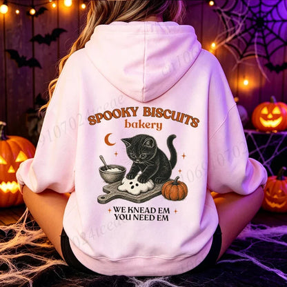 Unisex Hoodie mit „Spooky Biscuits Bakery“ Katze Print und Kängurutasche
