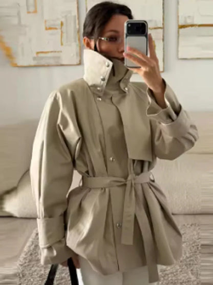 Damen Kurz Trenchcoat mit Bindegürtel und breitem Kragen