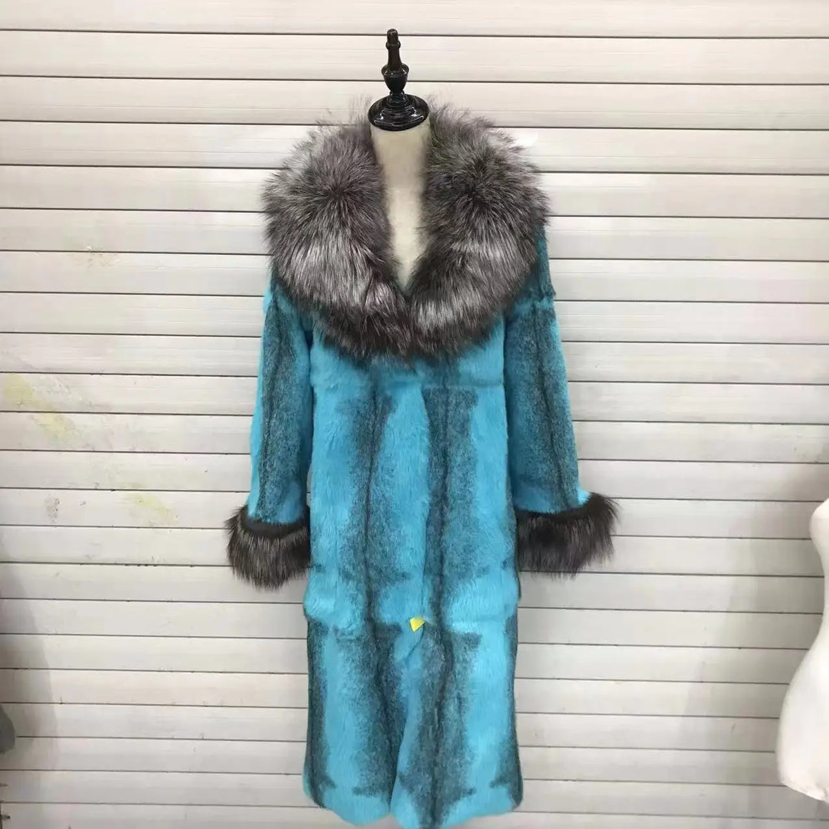 Damen Fell-Look Mantel Türkis mit breitem Kragen und Gürtel